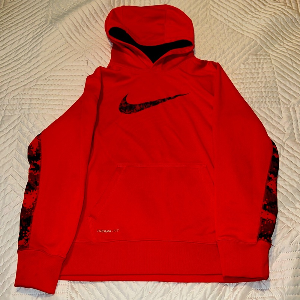 Boy’s Nike Therma-Fit Hoodie size Large